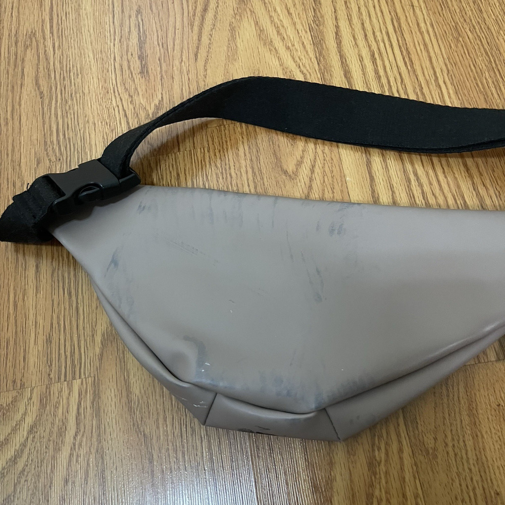 FEAR OF GOD ESSENTIALS taupe sling waterproof waist bag -flawed - Picture 2 of 5